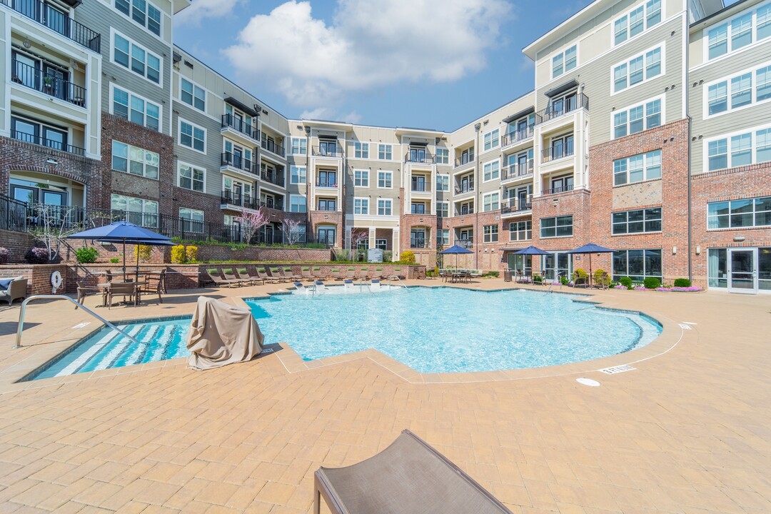 Meridian at Sutton Square in Raleigh, NC - Foto de edificio