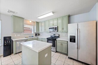 3318 Forest Willow Ln in Houston, TX - Building Photo - Building Photo
