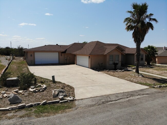 123 La Paloma Dr in Del Rio, TX - Building Photo - Building Photo