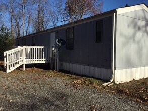 1099 Jordan Rd in Lyman, SC - Foto de edificio - Building Photo