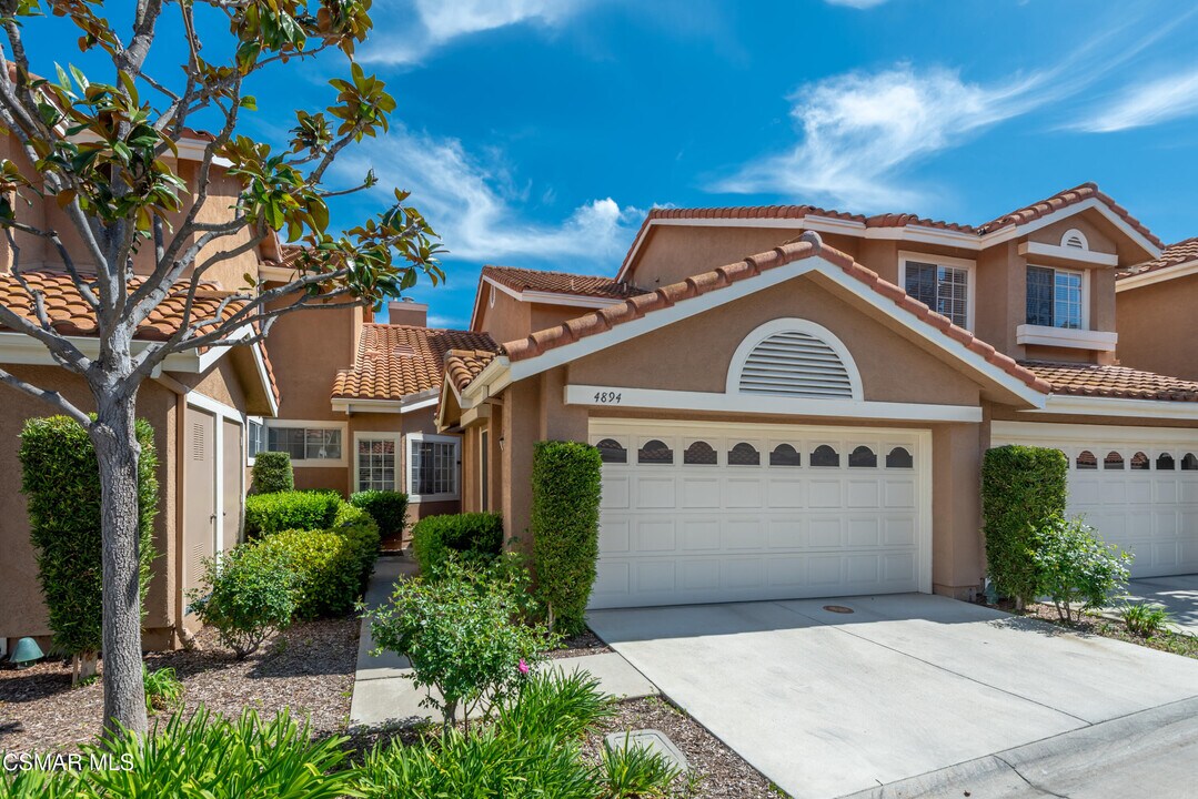 4894 Santo Dr in Oak Park, CA - Building Photo