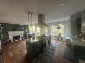 13698 SW Hillshire Dr in Tigard, OR - Foto de edificio - Building Photo