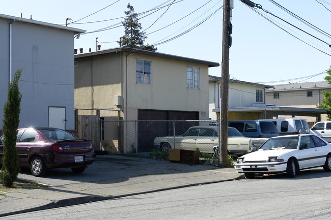 672 Oakside Ave in Redwood City, CA - Building Photo - Building Photo