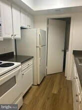 18302 Streamside Dr in Gaithersburg, MD - Building Photo - Building Photo