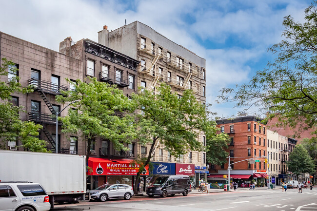 399 E 78th St in New York, NY - Foto de edificio - Building Photo