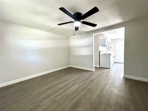 8216 Krag Dr in Hudson, FL - Foto de edificio - Building Photo