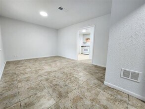 2633 Crestbrook Ln in Grand Prairie, TX - Building Photo - Building Photo