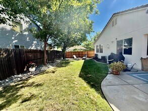 401 Tara Bella Pl in Lincoln, CA - Building Photo - Building Photo