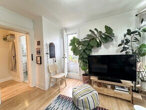 2 Chicora Ave in Toronto, ON - Building Photo - Building Photo