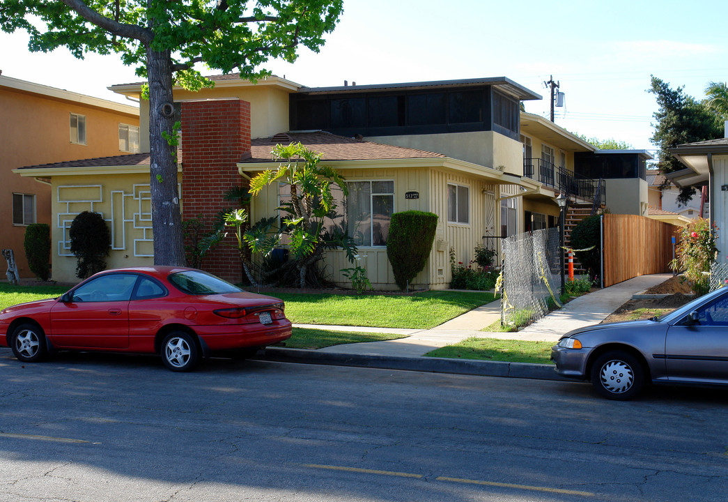 512 Grace Ave in Inglewood, CA - Building Photo