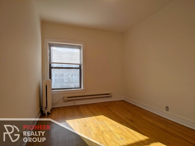 812 W Waveland Ave, Unit N3 in Chicago, IL - Building Photo - Building Photo