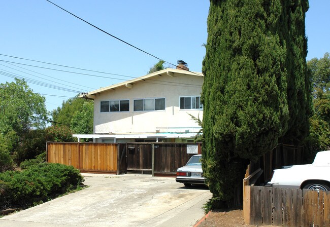 1123 Marilyn Way in Concord, CA - Foto de edificio - Building Photo