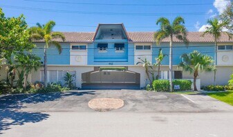 902 Palm Ave in Boca Raton, FL - Building Photo