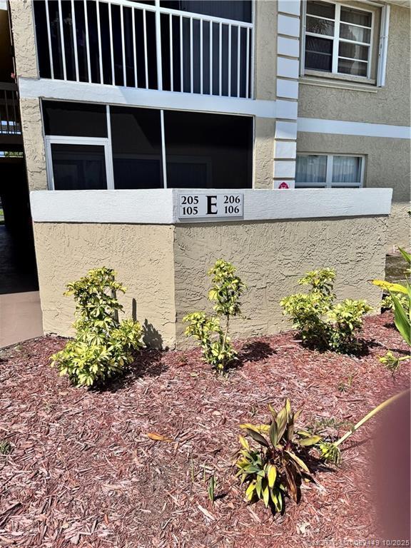 1537 SE Royal Green Cir in Port St. Lucie, FL - Building Photo - Building Photo