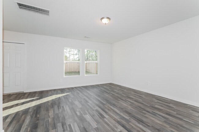 15689 Briar Frst Dr in Cut And Shoot, TX - Building Photo - Building Photo