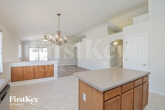 6951 W Red Rock Dr in Tucson, AZ - Foto de edificio - Building Photo