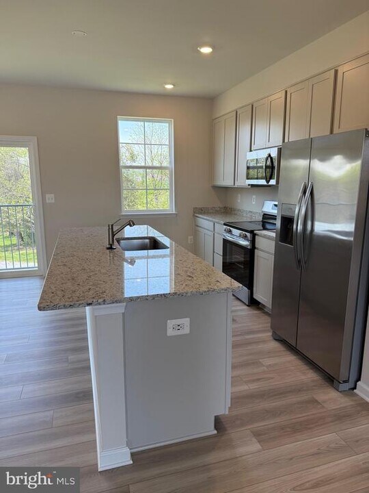 61 Gray Silver Rd in Inwood, WV - Building Photo