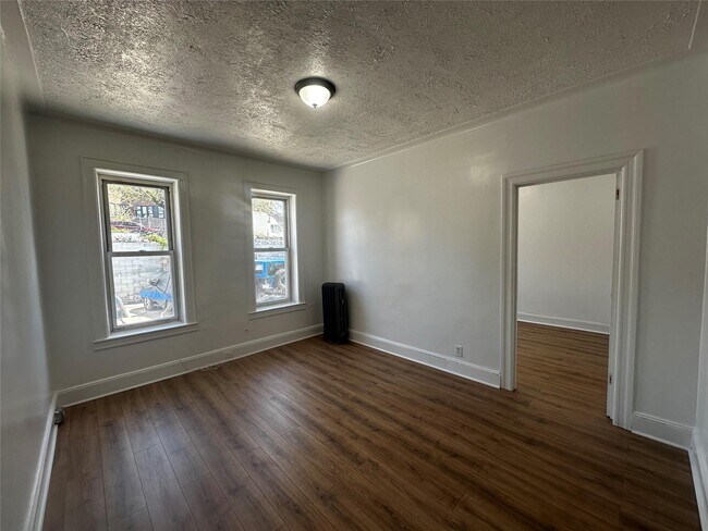 26-33 96th St in Queens, NY - Building Photo - Building Photo