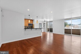 7505 Democracy Blvd in Bethesda, MD - Building Photo