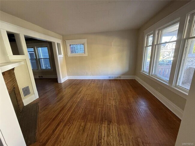 76 Vernon Pl-Unit -Lower in Buffalo, NY - Building Photo - Building Photo