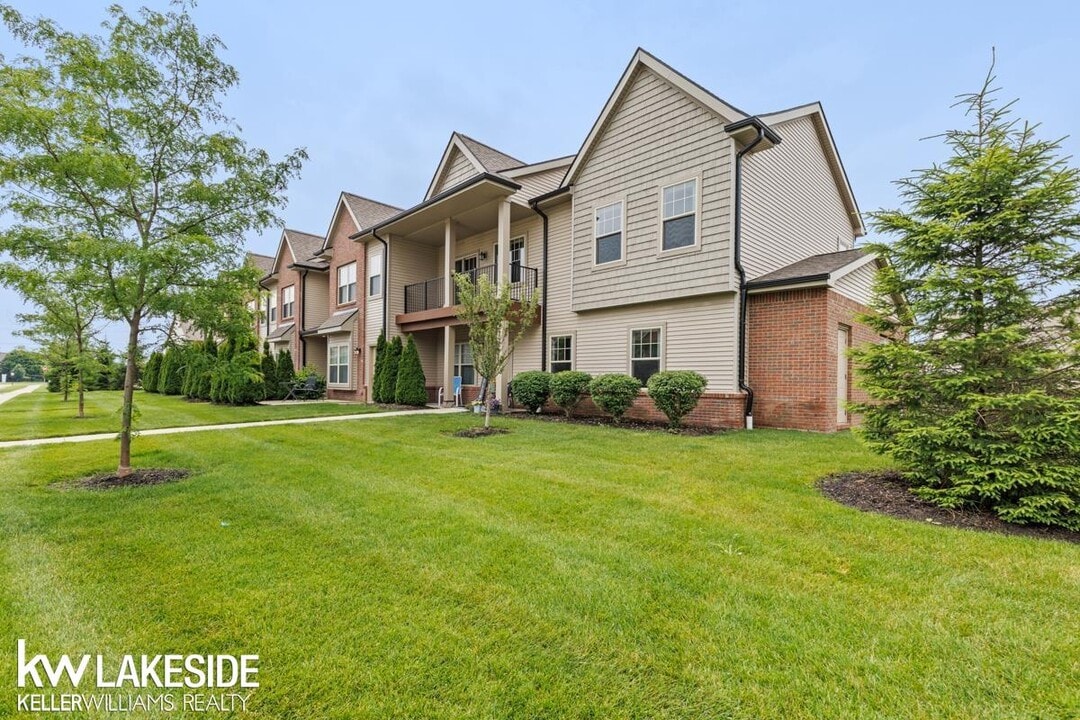 45626 Stadler St in Utica, MI - Building Photo