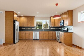 14539 32nd Ave NE in Shoreline, WA - Building Photo - Building Photo