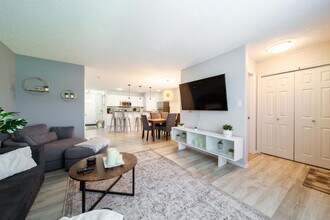 21228-21291 91 Ave NW in Edmonton, AB - Building Photo - Building Photo