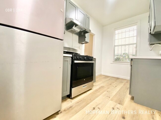 property at 960 S Oxford Ave