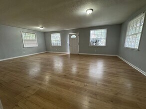 46 W 23rd St in Jacksonville, FL - Foto de edificio - Building Photo