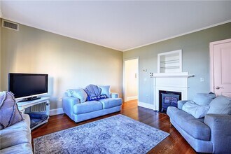 1180 Narragansett Blvd in Cranston, RI - Foto de edificio - Building Photo