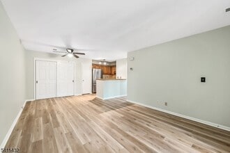 83 Mayfield Rd in Bedminster, NJ - Building Photo - Building Photo