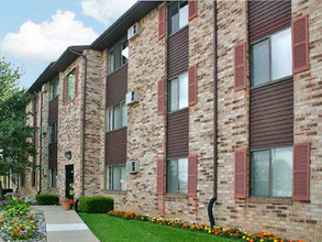 Clearview Apartments in DeWitt, MI - Building Photo - Building Photo