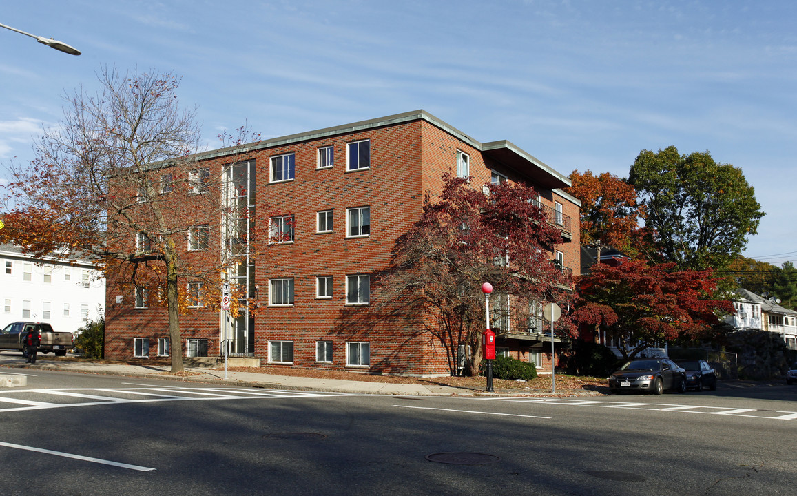 700 Cummins Hwy in Mattapan, MA - Foto de edificio