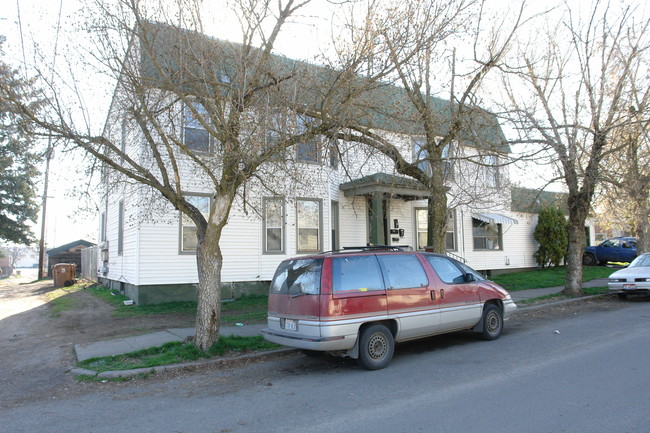 1112 N Walnut St in Spokane, WA - Building Photo - Building Photo