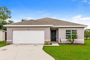 126 Briarcliff Dr in Poinciana, FL - Building Photo