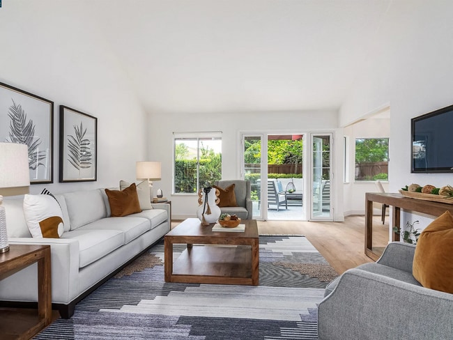 property at 15 Hillview Ct