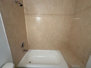 2641 NE 4th St, Unit 204 in Homestead, FL - Building Photo - Building Photo