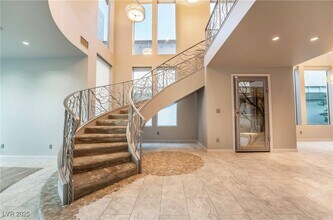 980 Vegas Valley Dr in Las Vegas, NV - Building Photo - Building Photo