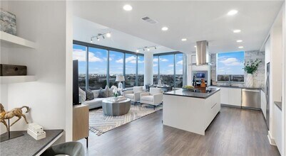 301 W 5th St in Austin, TX - Foto de edificio - Building Photo