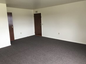 8 E Main St, Unit 322 in Bloomfield, NY - Building Photo - Building Photo