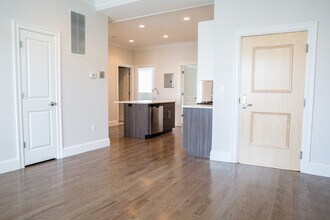 16 Harvard Ter, Unit 16 Harvard Terrace in Boston, MA - Building Photo - Building Photo