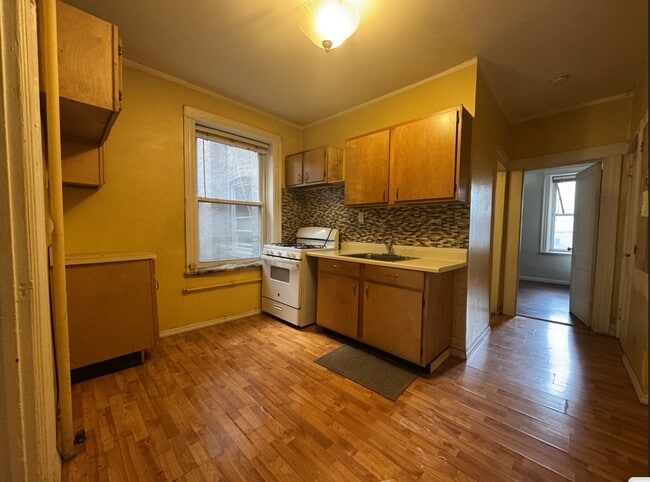 125 Manhattan Ave, Unit 1