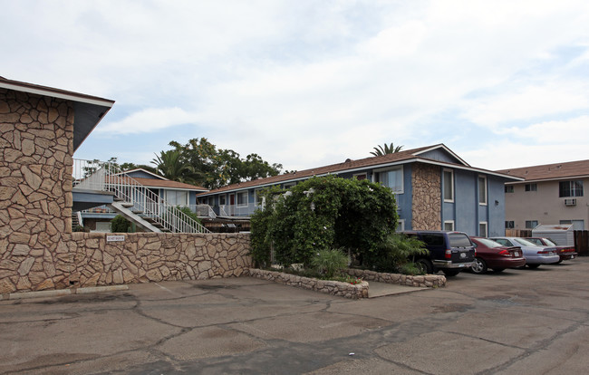 Palm Acres in El Cajon, CA - Foto de edificio - Building Photo