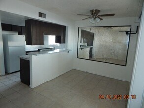 2185 Exeter Dr in Las Vegas, NV - Building Photo - Building Photo