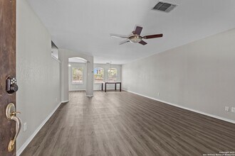 1203 Autumn Moon, Unit C082 in San Antonio, TX - Building Photo - Building Photo