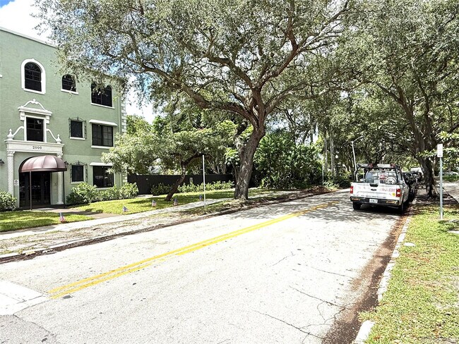 2000 Jefferson St-Unit -18 in Hollywood, FL - Building Photo - Building Photo