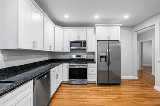 1433 Cambridge St, Unit 1433 Cambridge Street in Cambridge, MA - Foto de edificio - Building Photo