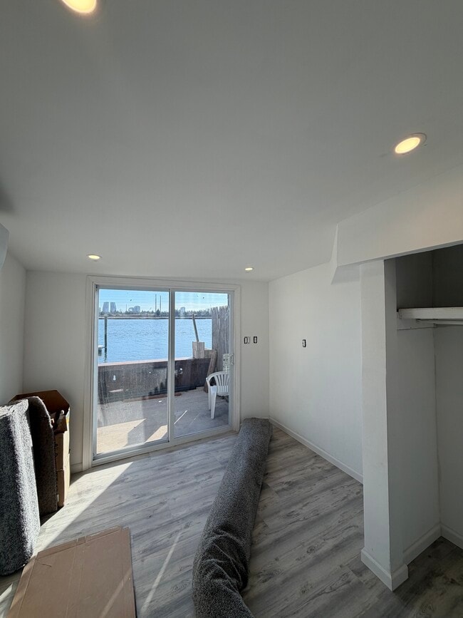 1658 W Riverside Dr in Atlantic City, NJ - Foto de edificio - Building Photo