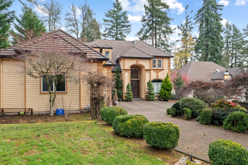 14112 Heathrow Ln in Lake Oswego, OR - Foto de edificio