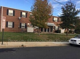 1841 N Dinwiddie St in Arlington, VA - Building Photo